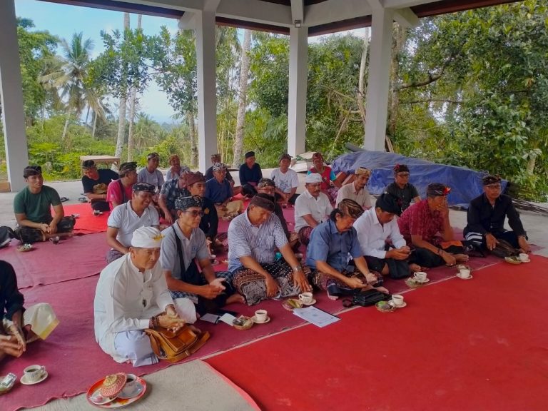 Oleman Paruman Pura Dalem Sila Adri Nyalian Ketua MGTH Pusat, Manggala MGTH Pusat, Ketua Baga, Penglingsir, Ketua Bangli lan Ketua Klungkung Maha Gotra Tirta Harum.